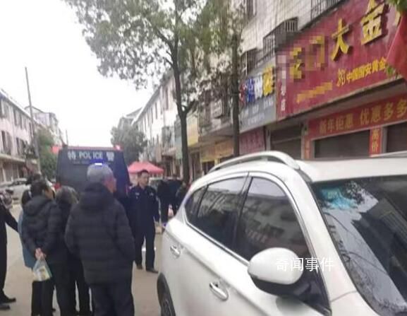 男子刺傷金店女老板后搶走黃金 嫌疑人作案前在店中潛伏數(shù)小時