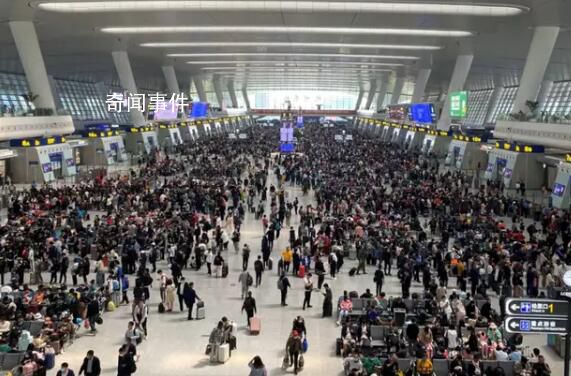 各地火車站紛紛開啟人潮模式 五一節前的高峰似乎已提前到來