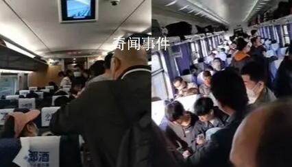 五一的無座真是站票 許多車廂過道站滿了人