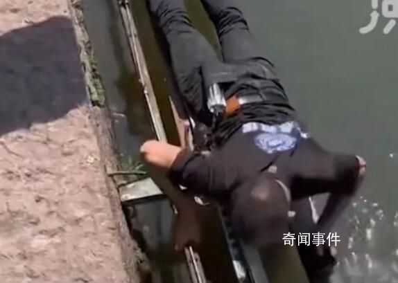 男子在西湖撈手機日入約一萬 一單1500元至2000元不等