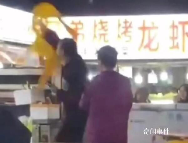 攤主中獎千萬后興奮掀桌?質(zhì)疑聲來了