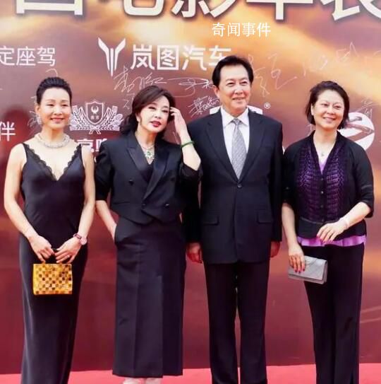 劉曉慶唐國強陳沖合體亮相 《小花》劇組重聚