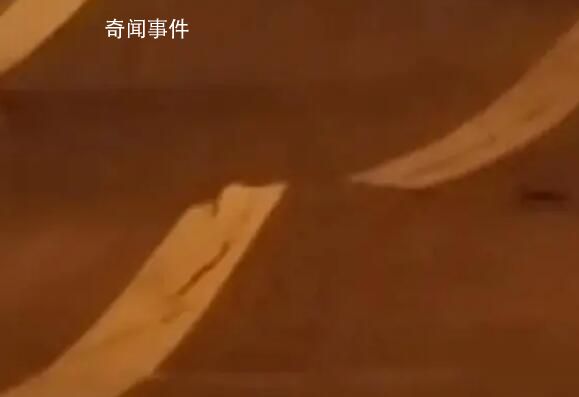 官方通報天津一小區部分住戶撤離 地面發生波浪狀凸起路面脹開