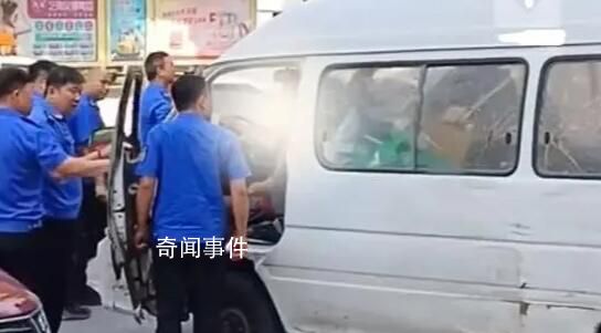 城管當街毆打貨車司機 官方:停職