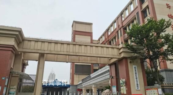 被撞死小學(xué)生母親墜亡 曾被指責(zé)衣著