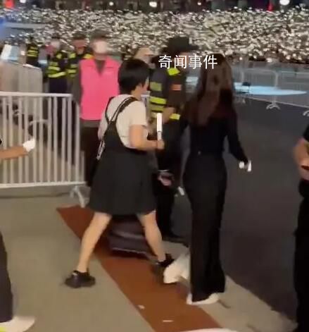 周冬雨現(xiàn)身五月天演唱會(huì) 和五月天早在幾年前就已經(jīng)成為好友