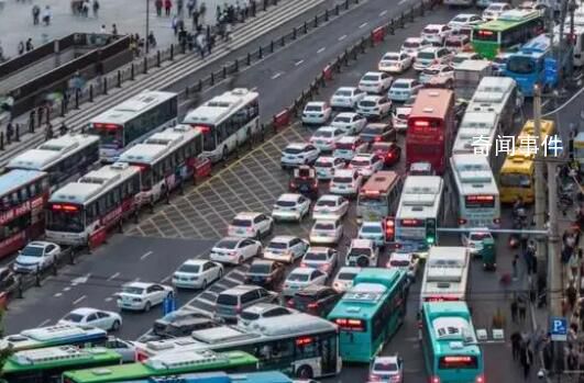 多地對網約車按下“暫停鍵” 專家：提高網約車安全門檻