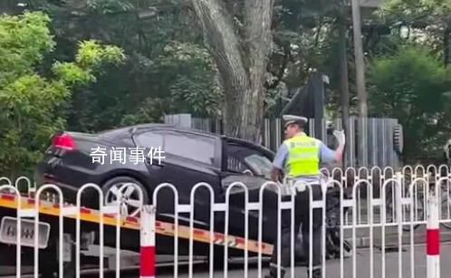 上海男子開車闖紅燈與3車碰撞 致1死