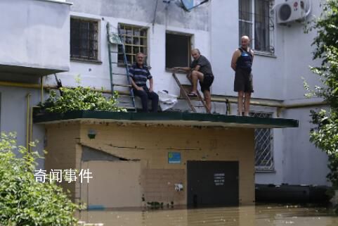烏克蘭一水電站大壩被毀 洪災覆蓋上百座村鎮