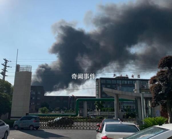 浙江一鐵路旁工廠起火逼停列車 工廠起火導致其列車晚點102分鐘