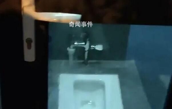 山西透明門公廁已使用約5個(gè)月 此事引發(fā)網(wǎng)友關(guān)注