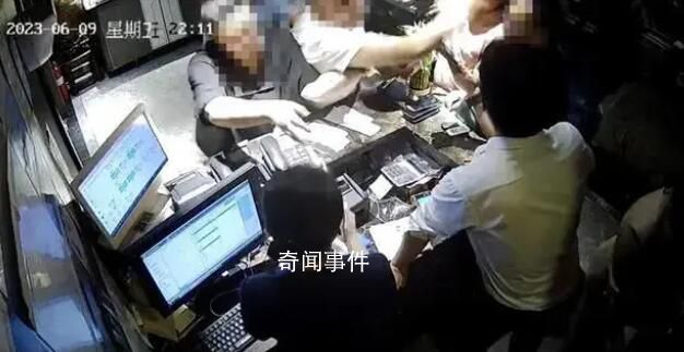 青島通報“一桌飯菜收費(fèi)三次”