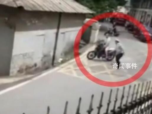 輔警將沖卡男子推下斜坡被辭退 市交警支隊(duì)紀(jì)委部門已介入調(diào)查此事