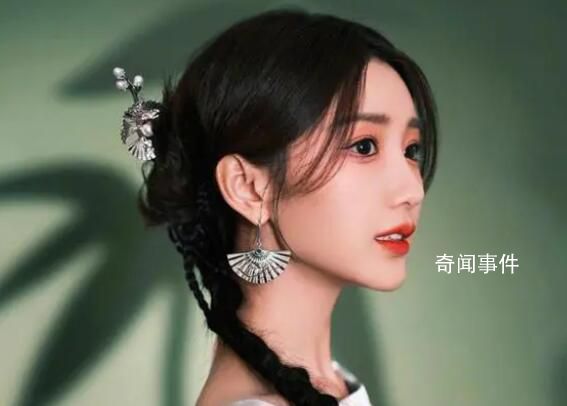 毛曉彤曬清冷寫真送端午祝福 氣質令人嘆為觀止
