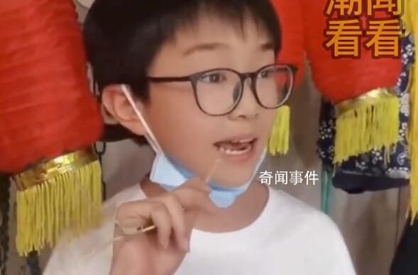 戲曲演員話筒故障男孩后臺驚艷救場 唱功扎實臺風沉穩
