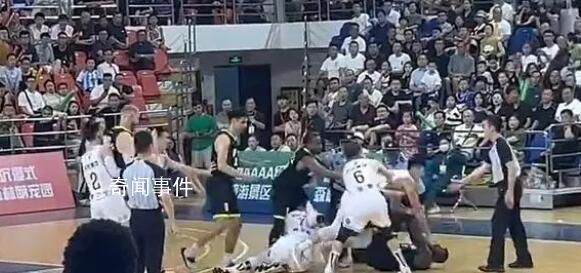 北控球員王少杰狂毆黑人球員 按在地上暴打