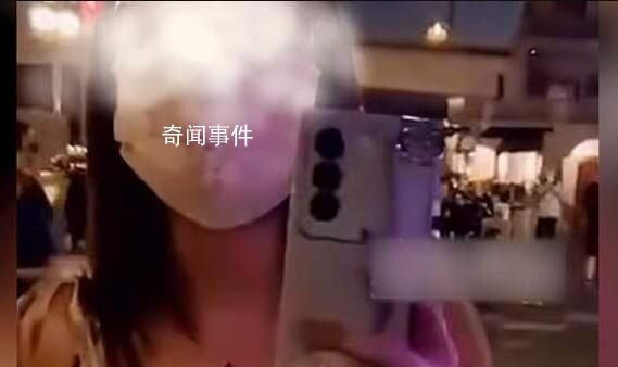 男子街邊吸煙被陌生女子扔水瓶 男子很是無語：我離你18米遠呢