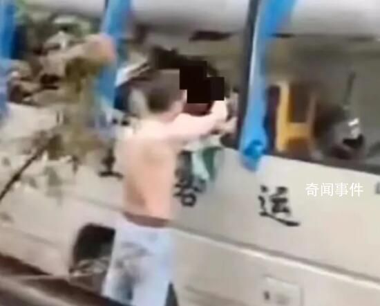 載客18人中巴被落石砸中 6人遇難