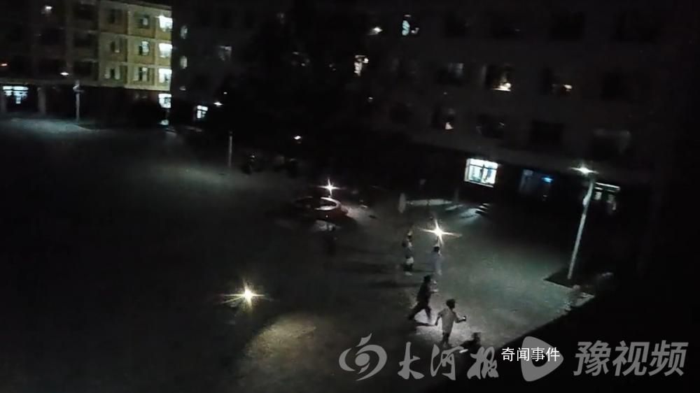 高校女生宿舍疑闖入3名陌生男子 其中2名男子逃跑