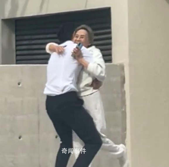 李現跑著擁抱吳彥姝 網友表示：真的是羨慕了