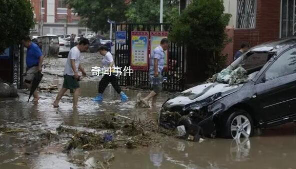 暴雨親歷者:父親被沖走 人沒了