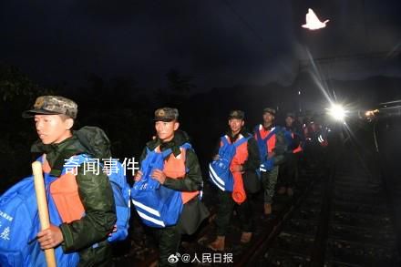K396首批旅客連夜轉移現場畫面 已抵達北京豐臺站