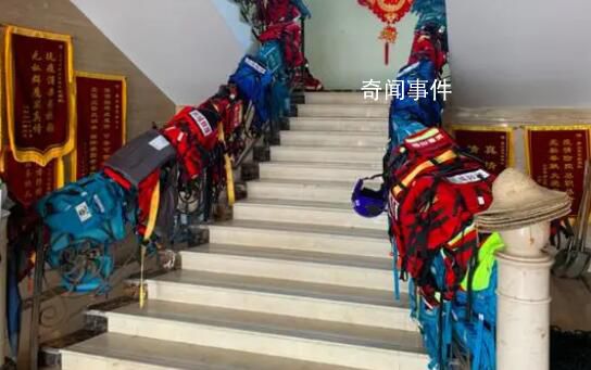 2名救援人員犧牲 最后說把游泳圈套上