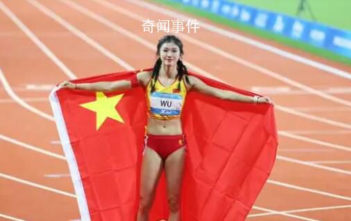 吳艷妮曬中國紅六連拍 這一刻是屬于我們