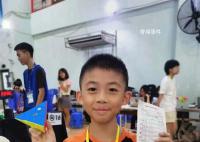 江蘇8歲男孩破魔方亞洲紀(jì)錄 世界排名從38名躍升至第8名