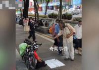 老人勸騎車乞討男子腳踏實地掙錢 對此你怎么看