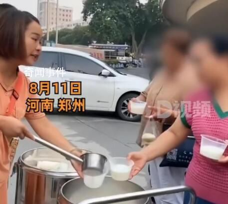 病人家屬醫(yī)院門(mén)口免費(fèi)送1噸牛奶 既做善事又避免浪費(fèi)