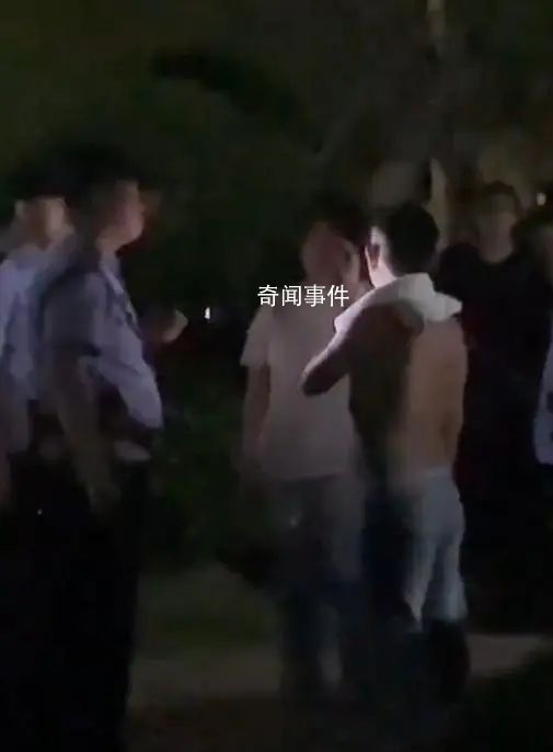 街道辦回應多名男子被女子砍傷 涉事女子已被派出所帶走