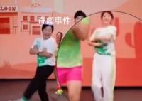 閆妮在劉畊宏直播間擺爛式跳操