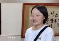 畢業(yè)生回校看望張桂梅被反向關(guān)懷 張校長認(rèn)真詢問女孩的學(xué)費住宿費數(shù)目