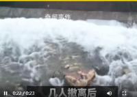 男子在山洪來前30秒救下一家3口 你的善良讓世界變的如此美好