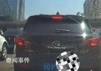 乘客等紅燈時情緒崩潰大聲尖叫 不斷尖叫喘粗氣