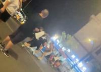 男子和女網(wǎng)友吃飯遭圍毆被捅身亡 案件當(dāng)?shù)鼐秸谶M(jìn)一步辦理中
