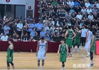 郭艾倫熱身賽中被驅(qū)逐出場(chǎng) 本來(lái)還想多打一會(huì)的但現(xiàn)在打不了