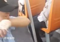 公交司機當眾下跪求老人撤銷投訴 具體情況正在調(diào)查中