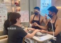 帥哥光膀子為顧客美甲?店家回應