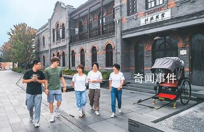 見證旅游市場活力與魅力 活躍在旅游一線的導(dǎo)游度過了一個分外忙碌的暑期