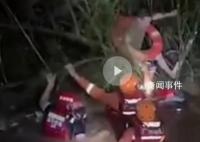廣東梅州遇強降雨:汽車被沖走