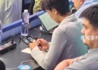 觀眾席球迷喊:姚明你上吧!
