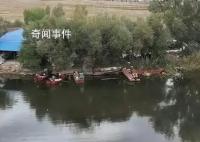 新疆大螃蟹發貨了 一只只個大飽滿的螃蟹被分撿打包