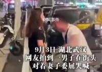 男子指責(zé)妻子出軌瘋狂捶打自己頭部 情緒十分激動