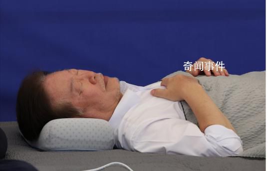 韓在野黨黨首絕食躺地一動(dòng)不動(dòng) 敦促尹錫悅政府向韓國(guó)國(guó)民道歉