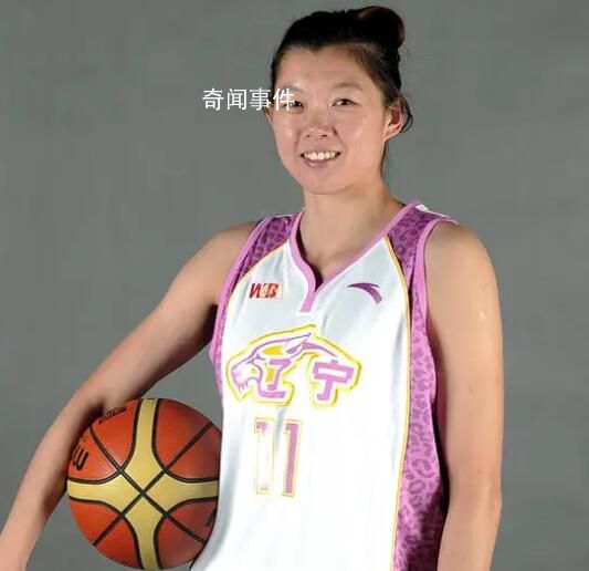 女籃張子宇身高2米28超姚明 對手在籃筐下束手無策