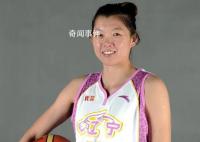 女籃張子宇身高2米28超姚明 對手在籃筐下束手無策