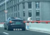 女子帶女兒想跳高架?警方:已勸離