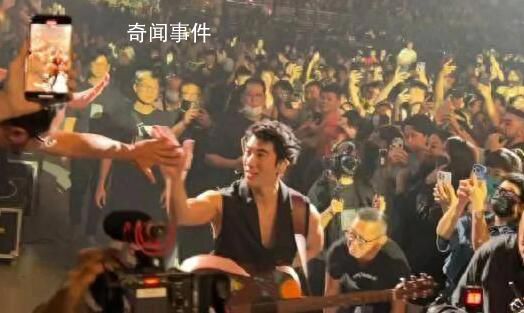 王力宏演唱會談離婚大戰(zhàn) 演唱會現(xiàn)場落淚